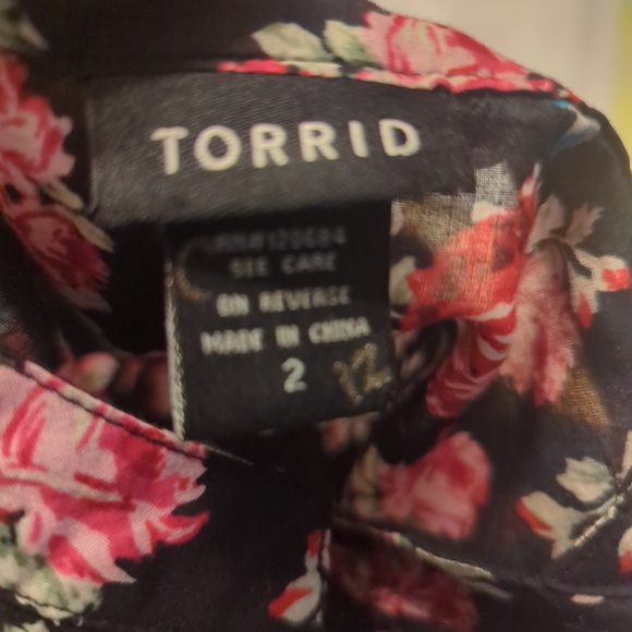 Torrid Blouse Long-Sleeve V-Neck Black Red Floral Women's Plus Size 2X - Picture 2 of 6